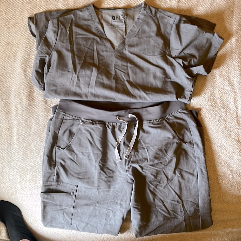 COPY - FIGS Charcoal Gray Set